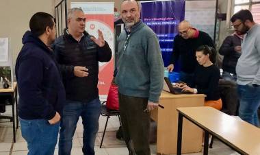 PUERTO TIROL: BUENA RESPUESTA DE LOS VECINOS AL OPERATIVO DEL INSTITUTO DE VIVIENDA