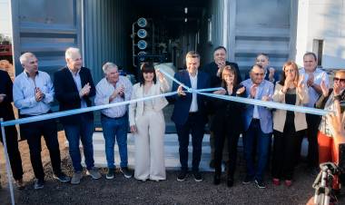 MÚLTIPLES OBRAS PARA PAMPA ALMIRÓN: EL GOBERNADOR ZDERO INAUGURÓ UNA UPI, UNA PLANTA DE AGUA POTABLE Y EL PASEO DEL BUEN TRATO AL ADULTO MAYOR