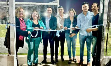 VILLA BERTHET: LOTERÍA CHAQUEÑA INAUGURÓ LA PRIMERA CANCHA DE HOCKEY DE CÉSPED SINTÉTICO EN EL SUDOESTE