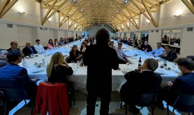ASADO EN LA QUINTA DE OLIVOS: MILEI AGASAJÓ A LOS DIPUTADOS "HÉROES" QUE APOYARON EL VETO A LA SUBA PARA JUBILADOS