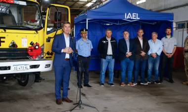 ZDERO INAUGURÓ LAS REFACCIONES EN LA ESTACIÓN DE BOMBEROS Y ANUNCIÓ LA INCORPORACIÓN DE NUEVOS AGENTES