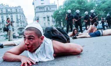 LA CAÍDA DE SANTOS, EL ÚLTIMO RESPONSABLE POLÍTICO DE LA REPRESIÓN DE DICIEMBRE DE 2001