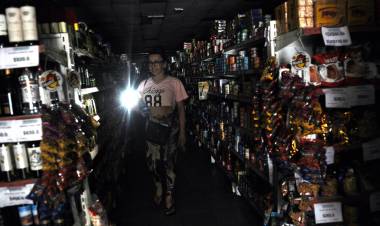 CORTES DE LUZ PROGRAMADOS: LAS IDAS Y VUELTAS DEL GOBIERNO