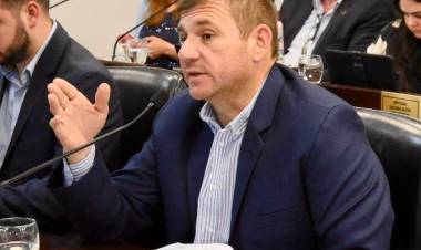 SEBASTIÁN LAZZARINI: “APELAMOS A LA MADUREZ POLÍTICA DE LOS DIPUTADOS DE LA OPOSICIÓN Y QUE OBEDEZCAN AL PUEBLO, NO A SU JEFE POLÍTICO CAPITANICH