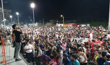 SE PREMIÓ A LOS GANADORES DEL DESFILE DE CARROZAS EN LA ESTUDIANTINA 2024 DE VILLA ÁNGELA