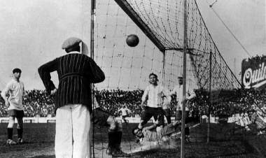 CUMPLE 100 AÑOS EL GOL QUE MESSI TODAVÍA NO PUDO HACER