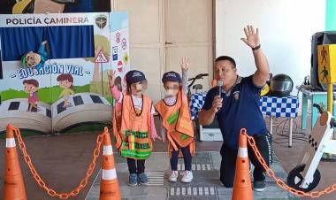 CAMINERA BRINDÓ UNA CHARLA DE SEGURIDAD VIAL A MÁS DE 100 ESTUDIANTES