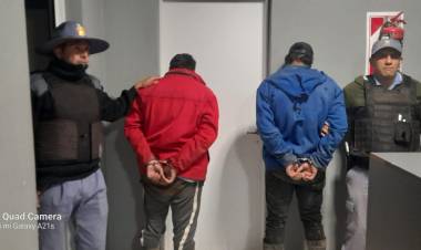 CUATRO SUJETOS FUERON ATRAPADOS DENTRO DE UN CAMPO AJENO CON ELEMENTOS DE FAENA