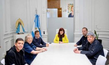CRISTINA KIRCHNER CON PABLO MOYANO, EN FORMATO CAMPAÑA POR EL PERONISMO