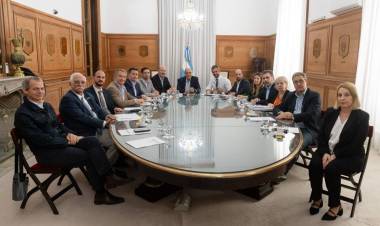 EL PRO CON REUNIÓN DE TRABAJO Y PATALEOS EN LA CASA ROSADA