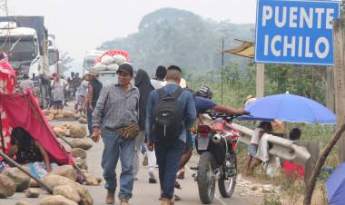 BOLIVIA: MANIFESTANTES INICIARON UN BLOQUEO DE RUTAS EN APOYO A EVO MORALES