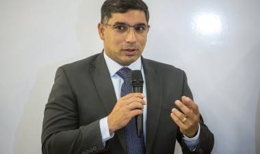 VENEZUELA: DETUVIERON AL EXMINISTRO DE PETRÓLEO POR DELITOS CONTRA LA NACIÓN