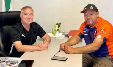 SALOM RECIBIÓ HOY AL PILOTO CHAQUEÑO CARLOS VERZA