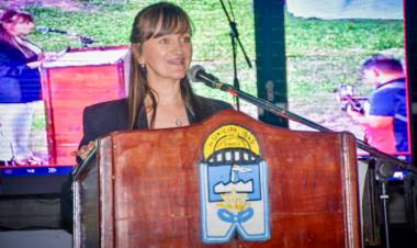 LA VICEGOBERNADORA SCHNEIDER ACOMPAÑÓ EL 33° ANIVERSARIO DE PUERTO EVA PERÓN