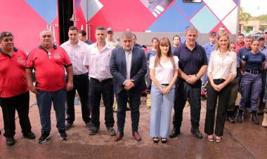 LA VICEGOBERNADORA SCHNEIDER PRESENTÓ EL SIMULADOR PARA EL ENTRENAMIENTO DE BOMBEROS EN ESPACIOS REDUCIDOS