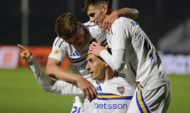 UNA POLÉMICA, UN POCO DE SUERTE Y UN GOLAZO PARA QUE BOCA GANE EN JUNÍN