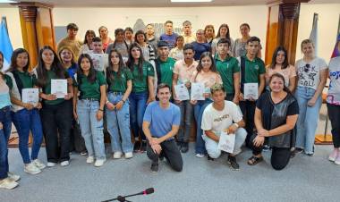 ESTUDIANTE DE LA LEONESA Y QUITILIPI VISITARONTEL PODER LEGISLATIVO 