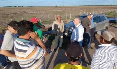 MESÓN DE FIERRO: EL GOBIERNO PROVINCIAL INTERVINO ANTE LA OBSTRUCCIÓN DE UN CANAL DE DRENAJE RURAL