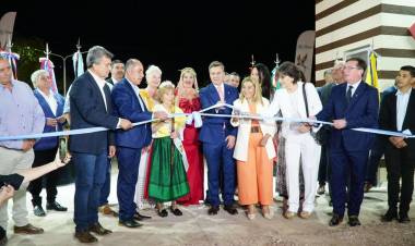 EL GOBERNADOR ZDERO INAUGURÓ LA EDICIÓN N°50 DE LA FIESTA PROVINCIAL DEL INMIGRANTE EN LAS BREÑAS