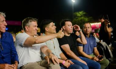 SEGUNDA NOCHE DE “CHACO VIBRA”: MULTITUDINARIA VELADA QUE REUNIÓ AL FOLCLORE Y A LA CULTURA PARA EL DISFRUTE DE LA REGIÓN