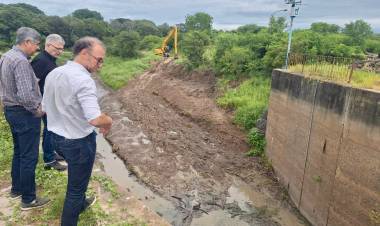 DEFENSAS DEL ÁREA METROPOLITANA GRAN RESISTENCIA (AMGR): CONTINÚAN LAS TAREAS DEL GOBIERNO PROVINCIAL PARA PONER A PUNTO OBRAS DE CONTROL DEL RÍO NEGRO, TERRAPLENES Y CANALES