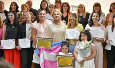 DALEX ARIADNA GALLOZO Y ALDANA ELIZABET MARTIN GONZÁLEZ FUERON GALARDONADAS CON EL PREMIO "BETTINA VÁSQUEZ" 