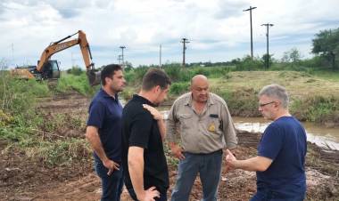 SÁENZ PEÑA: EL GOBIERNO PROVINCIAL Y EL MUNICIPIO ARTICULAN LA LIMPIEZA DE CANALES