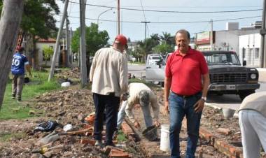 LA MUNICIPALIDAD DE VILLA ÁNGELA AVANZA EN LA RENOVACIÓN DE LA PLAZA CÁMARA DE COMERCIO