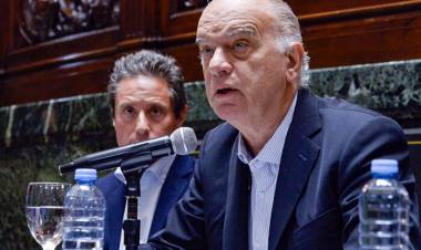 NÉSTOR GRINDETTI FLOJO DE PAPELES, AHORA EN LA LEGISLATURA