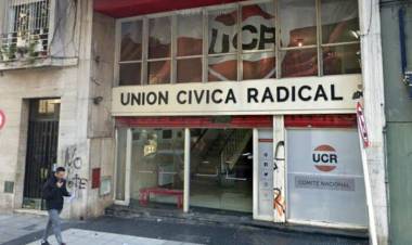 EN MEDIO DE TENSIONES, LA UCR PREPARA UNA ASAMBLEA NACIONAL