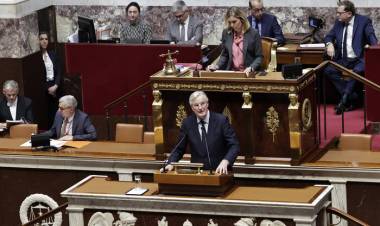 DOS MOCIONES DE CENSURA CONTRA BARNIER SUMERGEN A FRANCIA EN LA INCERTIDUMBRE