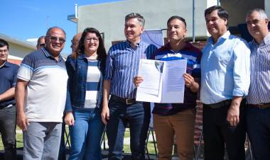 PUERTO BERMEJO: EL GOBERNADOR ZDERO ENTREGÓ VIVIENDAS DEL PROGRAMA CASA PROPIA-CONSTRUIR FUTURO, CON LAS OBRAS DE INFRAESTRUCTURA COMPLETA 