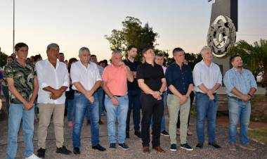 EN QUITILIPI: EL GOBERNADOR ZDERO INAUGURÓ AYER SÁBADO EL RENOVADO ACCESO A LA CIUDAD Y UNA PLAZOLETA