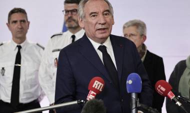 FRANCIA: LA TRASTIENDA DEL NOMBRAMIENTO DE BAYROU COMO PREMIER