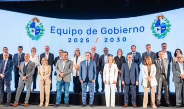 URUGUAY: YAMANDÚ ORSI PRESENTÓ AL GABINETE QUE ASUMIRÁ EL PRÓXIMO 1° DE MARZO
