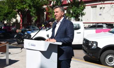 IMPULSO AL SECTOR ELÉCTRICO: EL GOBERNADOR ZDERO ENTREGÓ CAMIONETAS PARA REFORZAR LAS TAREAS OPERATIVAS DE SECHEEP