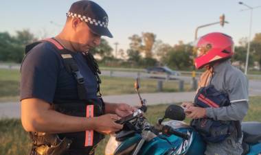 OPERATIVO FELICES FIESTAS: CAMINERA SECUESTRÓ MOTOCICLETA ADULTERADA, DETECTÓ 30 ALCOHOLEMIAS Y LABRÓ 158 ACTAS