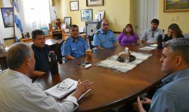 EL INTENDENTE ADALBERTO PAPP Y EL COMISARIO GENERAL MARCELO KOSTEKI COORDINARON ACCIONES DE SEGURIDAD Y PREVENCIÓN VIAL EN VILLA ÁNGELA