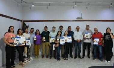 EL INTENDENTE ADALBERTO PAPP ENCABEZÓ EL HOMENAJE A DESTACADOS DEPORTISTAS, ARTISTAS Y MÚSICOS EN LA CASA DEL BICENTENARIO