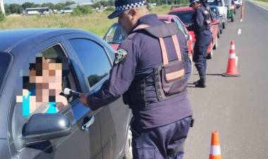 OPERATIVO FELICES FIESTAS: CAMINERA SECUESTRÓ 1 ARMA DE FUEGO , DETECTÓ 37 ALCOHOLEMIAS Y LABRÓ 182 ACTAS