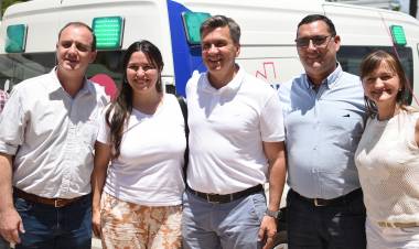 VILLA ÁNGELA: EL GOBERNADOR ZDERO ENTREGÓ AMBULANCIAS PARA REFORZAR EL SISTEMA SANITARIO EN 6 LOCALIDADES
