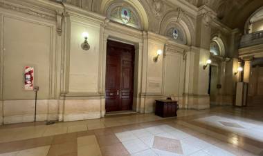 DENUNCIAN QUE EN LA CORTE SUPREMA QUITARON LAS PLACAS QUE RECUERDAN EL JUICIO A LAS JUNTAS MILITARES