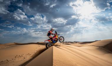 LUCIANO BENAVIDES GANÓ LA ETAPA Y MANTIENE LA ILUSIÓN EN EL RALLY DAKAR