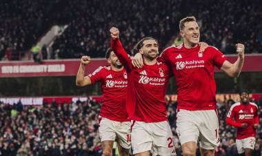 PREMIER LEAGUE: NOTTINGHAM FOREST NO SE BAJA DE LA PELEA POR EL TÍTULO 