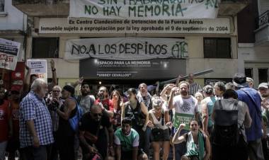 UN ABRAZO EN DEFENSA DE LOS SITIOS DE MEMORIA