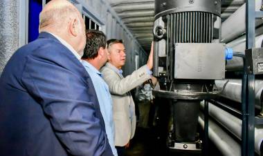 EL GOBERNADOR ZDERO INAUGURÓ LA PLANTA DE ÓSMOSIS INVERSA EN CORONEL DU GRATY