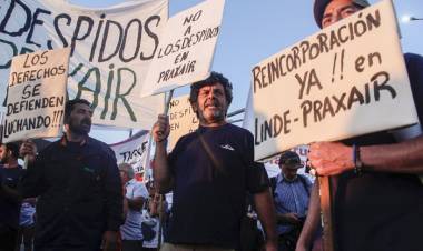 LOS TRABAJADORES DE LINDE-PRAXAIR RESISTEN A LOS DESPIDOS