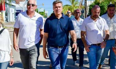 RESISTENCIA: EL GOBERNADOR ZDERO SUPERVISÓ LOS AVANCES EN LAS OBRAS DE REPAVIMENTACIÓN DE LA AVENIDA 25 DE MAYO