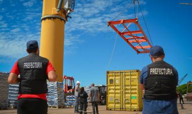 CHACO SE ABRE AL MUNDO: TRAS AÑOS DE RESTRICCIONES, COMENZÓ LA EXPORTACIÓN DE CARBÓN VEGETAL DESDE EL PUERTO DE BARRANQUERAS A EUROPA