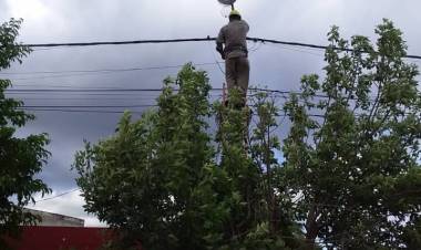 VILLA ÁNGELA:: NUEVOS TRABAJOS DE MEJORAS EN EL ALUMBRADO PUBLICO